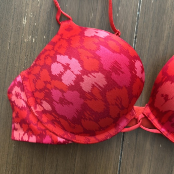 Victoria’s Secret Miraculous plunge bra 34B - Picture 2 of 5